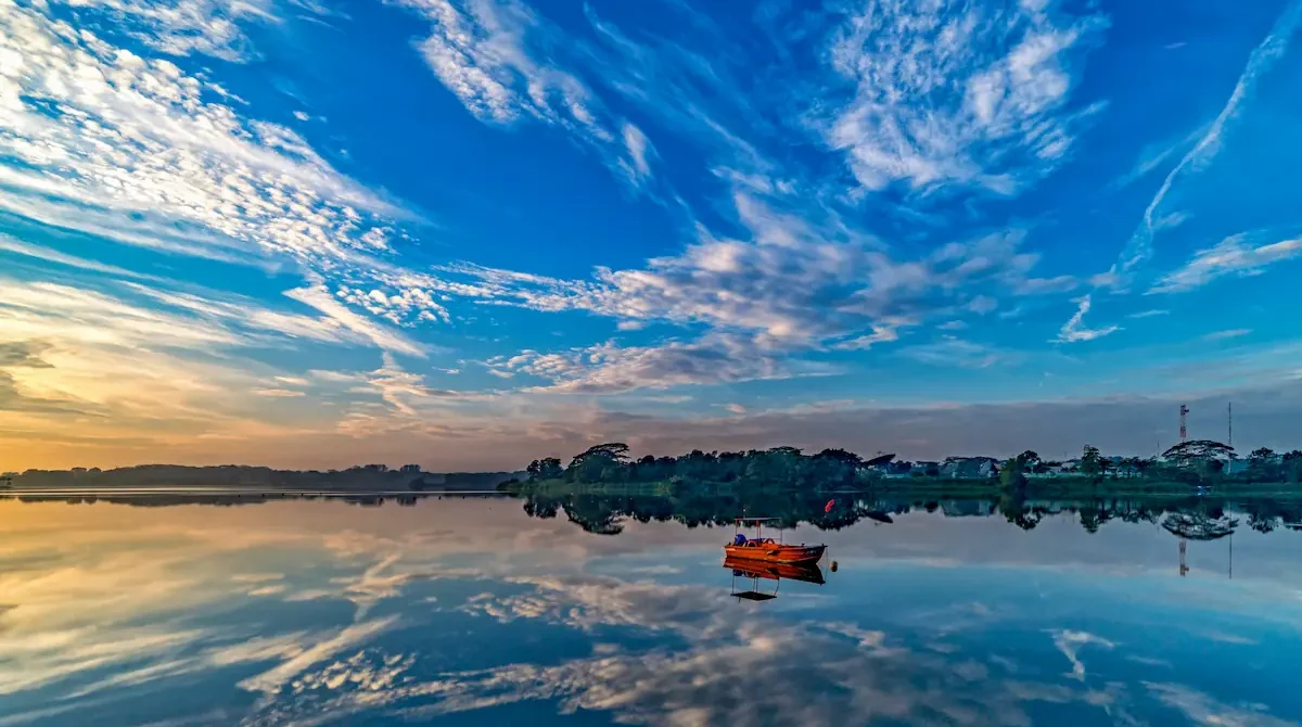 Kerala Backwater Tour Packages featuring luxury houseboat cruise on tranquil waterways