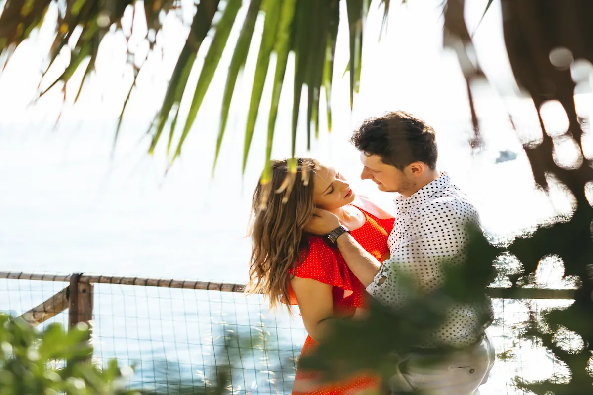 Kerala comfort travel package showcasing a romantic couple enjoying a peaceful beach moment framed by palm trees along Kerala’s coastline