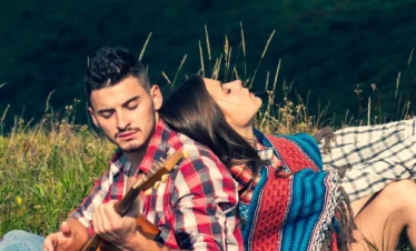 Kerala Couples Luxury Trip capturing a romantic couple relaxing in scenic nature during their private Kerala holiday experience.