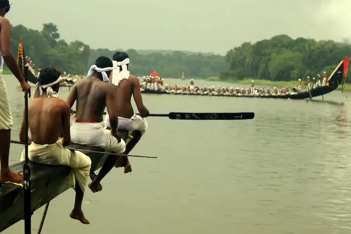 Kerala cultural and heritage tours showcasing traditional village life, river rituals, and age-old customs along Kerala’s historic waterways.