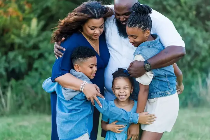 Kerala Family Tour Packages featuring happy families enjoying a relaxing holiday together amid Kerala’s lush nature and kid-friendly attractions.